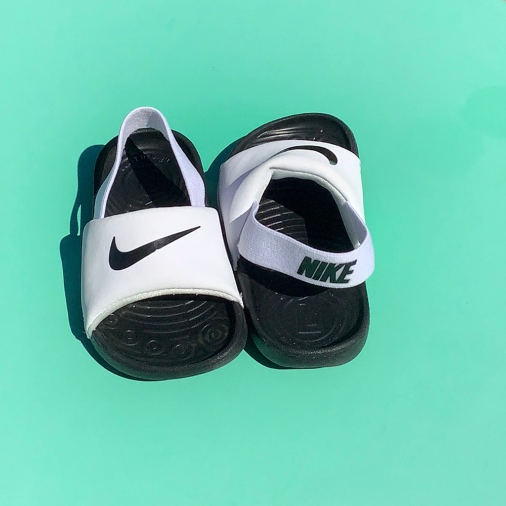 Size 6C Nike toddler slide sandals